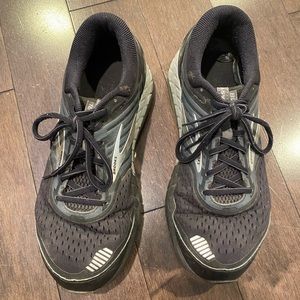 Brooks beast 18. 13 4e extra wide